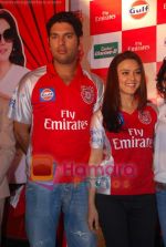 Preity Zinta, Yuvraj Singh at IPL press meet in Taj Land_s End on 11th April 2009 (19).JPG
