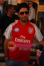 Yuvraj Singh at IPL press meet in Taj Land_s End on 11th April 2009 (8).JPG