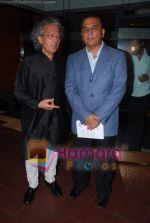 Anil Dharker, Sunil Gavasker at the launch of Anil Dharker_s book in Mumbai on 14th April 2009 (26)~0.JPG