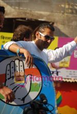 Salman Khan campaigns for Priya Dutt in Bandra Talao on 15th April 2009 (12).JPG