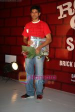 Farhan Akhtar launches Spj Sadhana School Brick by Brick campaign  in Taj Lands ENd, Bandra, Mumbai on 18th April 2009 (21).JPG