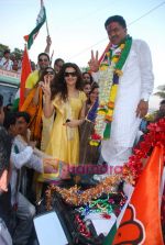 Monica Bedi, Sanjay Nirupam campaign for Sanjay Nirupam in Borivali on 19th April 2009 (5).JPG