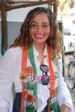 Rakhi Tandon campaign for Sanjay Nirupam in Borivali on 19th April 2009 (59).JPG