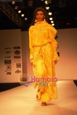 Model walk the ramp for Bibi Russel at Kolkata Fashion Week day 1 on 2nd April 2009 (7).JPG