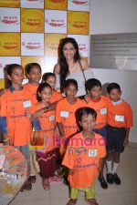 Sonam Kapoor distributes books to NGO kids in Radio Mirchi Office, Mumbai on 23rd April 2009 (4).JPG