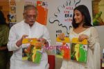 Vidya Balan, Gulzar at the launch of Karadi Tales Company_s new audio book in Mumbai on 28th April 2009 (3).JPG