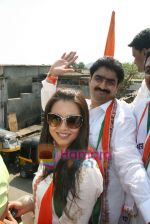 Mahima Chaudhry campaigns for NCP leader Sanjay Patil in Bhandup on 28th April 2009 (3).JPG