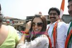 Mahima Chaudhry campaigns for NCP leader Sanjay Patil in Bhandup on 28th April 2009 (6).JPG