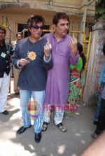 Shakti Kapoor, Raza Murad goes to vote on 30th April 2009 (3).JPG