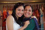 Pooja Chopra shops for her mom at Ritu Kumar store, Lower Parel on 8th May 2009 (19).JPG