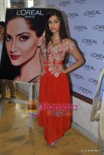 Sonam Kapoor at Loreal Paris brunch in Olive on 10th May 2009 (15).JPG