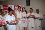 Smita Bansal and Gautami Kapoor celebrated Huggies Mothers Week Event in Cama & Albless Hospital on 13th May 2009 (28).JPG