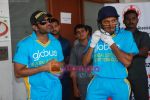 Sunil Shetty, Ritesh Deshmukh at the cricket match for CPAA and Percept celebrate World No Tobacco Day in Mumbai Police Gymkhana, Mumbai on Monday, 25 May 2009 (35).JPG
