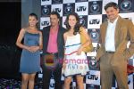 Kangana Ranaut, Mugdha Godse, Madhur Bhandarkar at the Launch of Fashion movie on mobile in UTVPlay.com at Fame on 3rd June 2009 (7).JPG