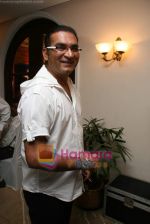 Abhijeet at the Launch of album Chahat by Venus in Club Millennium on 16th June 2009 (173).JPG