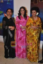 Princess Asha Raje Gaekwad & Baroda Royal family host Gaekwad Art Exhibition in Jehangir on 18th June 2009 (21).JPG