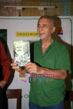 Naseeruddin Shah at Azeer the Dwarf book launch in Crossword on 19th June 2009 (24).JPG