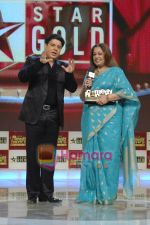 Host Sajid Khan with Kiran Kher who was awarded the Performer (female) with Comic Excellence at Lux Comedy Honors 2009 on Star Gold.JPG