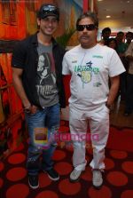 Shahid Kapoor, Vishal Bharadwaj promote Kaminay on Red FM in Mumbai on 1st July 2009 (22).JPG