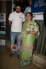 John Abraham with Rajshri Birla at Habitat shelter event in Mahalaxmi on 2nd July 2009 (34).JPG