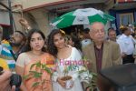 Vidya Balan, Shaina NC at I Love Mumbai plant sampling campaign on 11th July 2009 (12).JPG