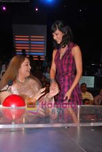 Kiron Kher, Shruti Hassan on the sets of India_s got talent in FilmCity on 20th July 2009 (16).JPG