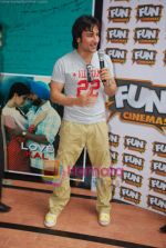 Saif Ali Khan promoted the Love Aaj Kal Apparel Line at Shoppers Stop on 23rd July 2009 (17).JPG