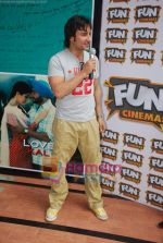 Saif Ali Khan promoted the Love Aaj Kal Apparel Line at Shoppers Stop on 23rd July 2009 (18).JPG