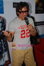 Saif Ali Khan promoted the Love Aaj Kal Apparel Line at Shoppers Stop on 23rd July 2009 (2).JPG