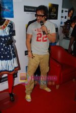 Saif Ali Khan promoted the Love Aaj Kal Apparel Line at Shoppers Stop on 23rd July 2009 (5).JPG