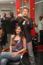 Sayali Bhagat Inaugurates Jawed Habib Hair & Beauty Studios at Madhap on 23rd July 2009 (18).JPG