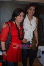 Shilpa Shetty, Farah Khan at the launch of Shilpa Shetty_s spa Iosis with Kiran Bawa on 26th July 2009 (46).JPG