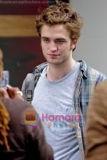 Robert Pattinson at the location for movie REMEMBER ME on June 15th 2009 in Manhattan, NY (3).jpg