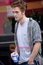 Robert Pattinson at the location for movie REMEMBER ME on June 15th 2009 in Manhattan, NY (4).jpg