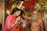 Shilpa Shetty visits temple on occasion of Nag Panchami in  Powai 28th July 2009 (35).JPG