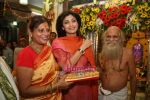 Shilpa Shetty visits temple on occasion of Nag Panchami in  Powai 28th July 2009 (53).JPG