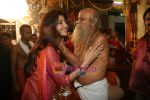 Shilpa Shetty visits temple on occasion of Nag Panchami in  Powai 28th July 2009 (8).JPG