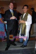Aamir Khan welcomes Teach For America chief Wendy Kopp on 28th July 2009 (13).JPG