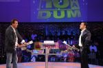 Sanjay Dutt with Salman Khan on 10 Ka Dum on 8th Aug 2009 (2).JPG