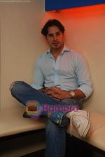 Dino Morea at Dino Morea_s Crepe Station launch in Oshiwara on 5th Aug 2009 (2).JPG