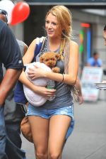 Blake Lively on the sets of GOSSIP GIRL on August 6, 2009 in NY.jpg