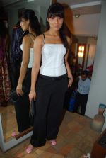 at the Launch of Nishka Lulla_s label Nisshk in South Mumbai based fashion store FUEL on 8th Aug 2009 (67).JPG