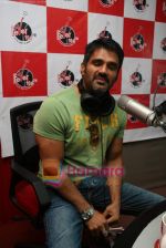Sunil Shetty at Fever FM studios in Parel Mumbai on 10th Aug 2009 (12).JPG