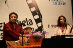 Bhupinder and Mitali Singh at the Launch of Mitali and Bhupinder_s album Ek Akela Shaher Mein in Nehru Centre on 11th Aug 2009 (4).JPG