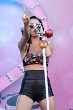 Katy Perry at The V Festival at Weston Park on 23.08.09 - IANS-PHOTO Katy Perry at The V Festival at Weston Park on 23.08.09 - IANS-PHOTO (9).jpg
