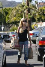 Denise Richards grocery shopping at Gelson_s Markets at the Pacific Palisades Los Angeles, California on 25th August 2009 - GUTS- IANS-WENN.jpg