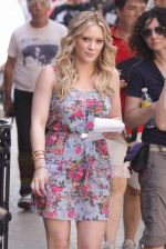 Hilary Duff On The Set Of GOSSIP GIRL in New York City on 26th August 2009 (40).jpg