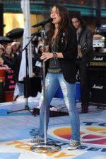 Miley Cyrus Performs On NBC_s TODAY on August 28, 2009 at Rockefeller Center, NY (3).jpg