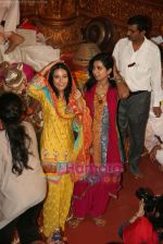 Amrita Rao, Shreya Ghoshal seeks blessings from Lalbaug Ka Raja Ganpati on 30th Aug 2009 (6).jpg