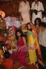 Amrita Rao, Shreya Ghoshal seeks blessings from Lalbaug Ka Raja Ganpati on 30th Aug 2009 (14).jpg